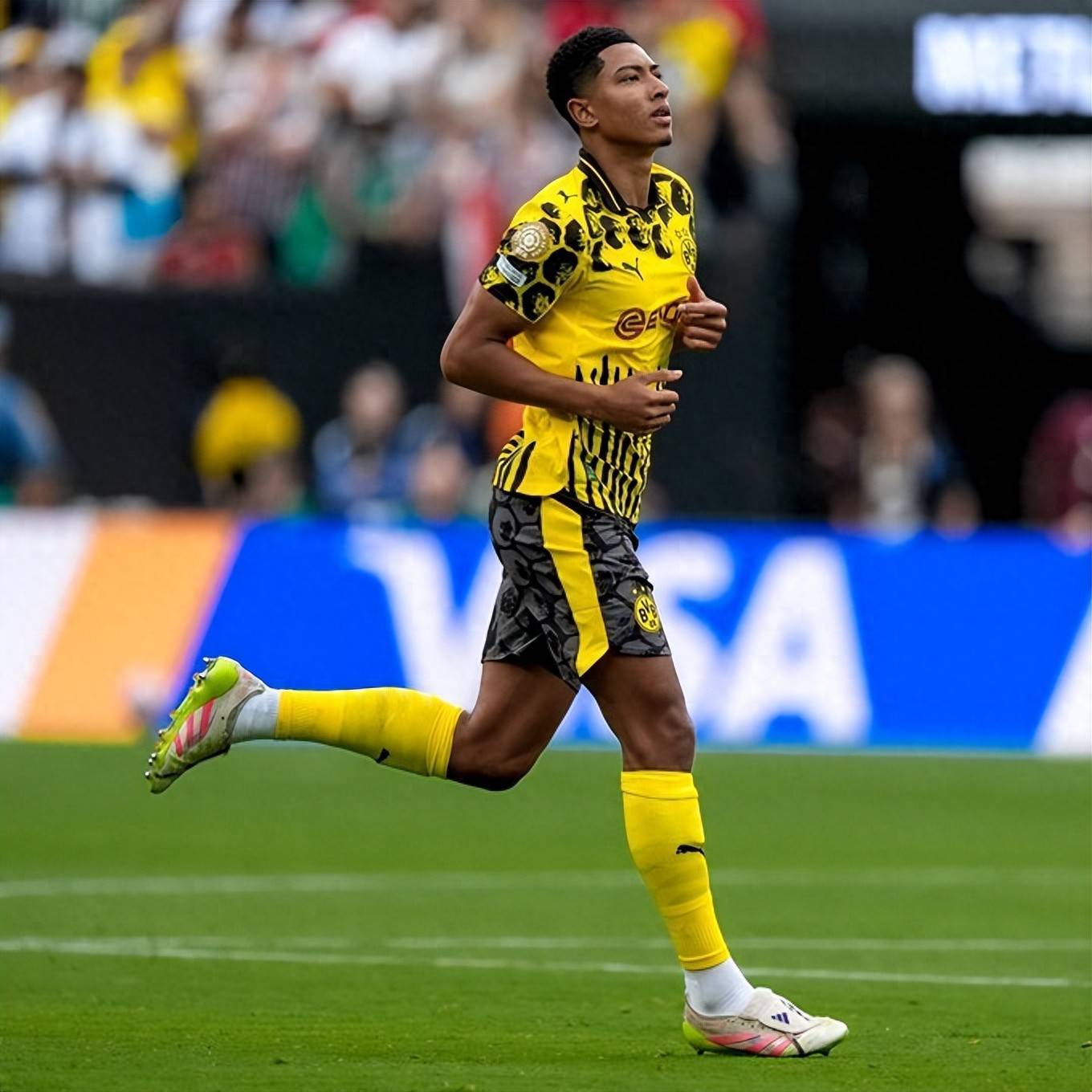 赛地聚焦——德国杯国际比赛日热度飙升；多特蒙德复出首秀；媒体盛赞；球队文化再被提及的简单介绍-体育社区